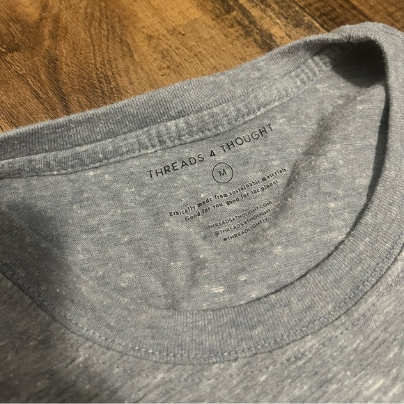 Sz M Thread 4 Thought Tshirt - Picture 2 of 3